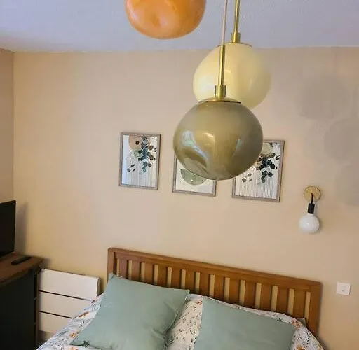 Joli Studio Renove Situe Au Pied Des Thermes